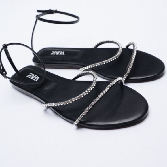 NWT. Zara Black Low Heeled Sandals. Size 7,5. - Picture 2 of 9